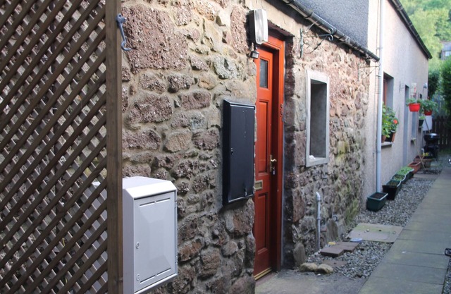 The Wee Hoose: Probably Scotland's Smallest Holiday Home