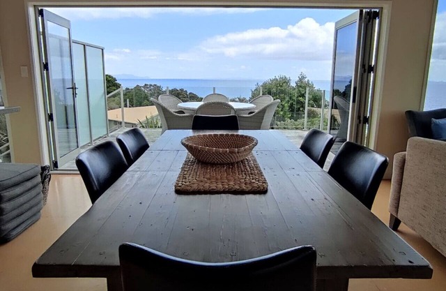 The Wow House - Stunning Kuaotunu Beach & Pacific Ocean Views