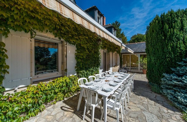 The Yellow House - large gite with swimming pool - table soccer
