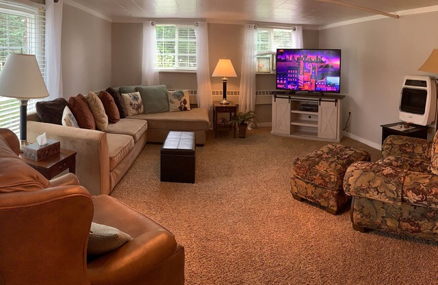 The Yoder’s on Somerset: Sleeps 1-6.