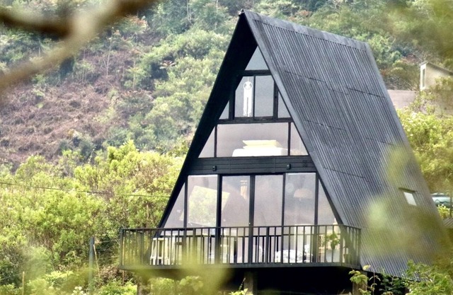 The ZenDen-Cozy Cabin Perfect Hideout For Couples