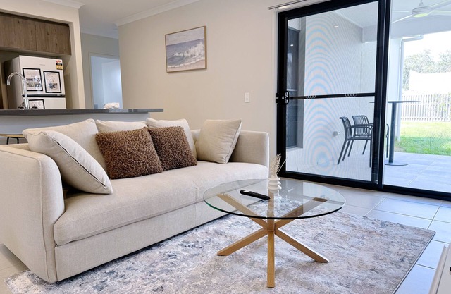 Theme Park Retreat Coomera 5 Beds Villa