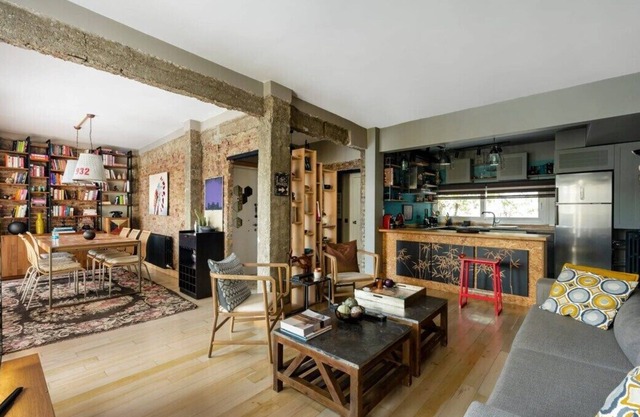 This apartment is a 2 bedroom(s), 1.5 bathrooms, located in Beşiktaş, İstanbul.