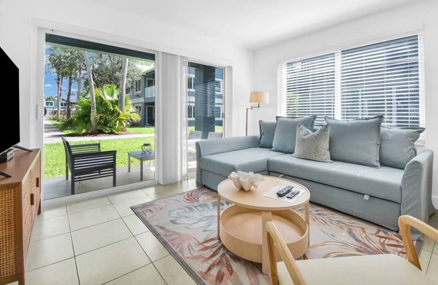 This apartment is a 2 bedroom(s), 2 bathrooms, located in Boca Raton, FL.