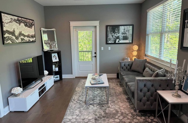 This apartment is a 1 bedroom(s), 1 bathrooms, located in Chattanooga, TN.