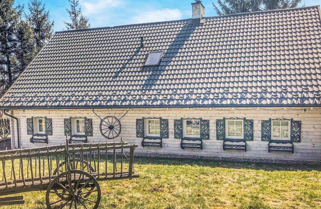This attractive and comfortable vacation home with a beautiful view of the mountains and the forest