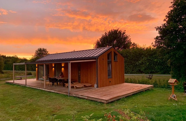 This beautiful bungalow has all the space you need for a wonderful vacation. With a 500m² garden and modern furnishings, your vacation can begin!