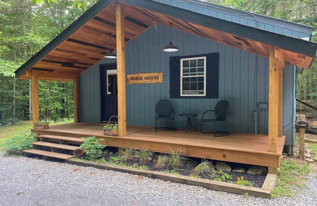 This cabin is a 1 bedroom(s), 1 bathrooms, located in Middle Grove, NY.