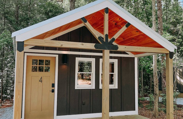 This campground is a 0 bedroom(s), 1 bathrooms, located in Hartwell, GA.