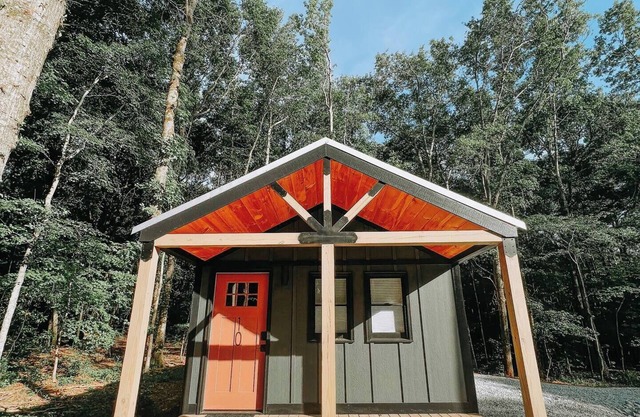 This campground is a 0 bedroom(s), 1 bathrooms, located in Hartwell, GA.
