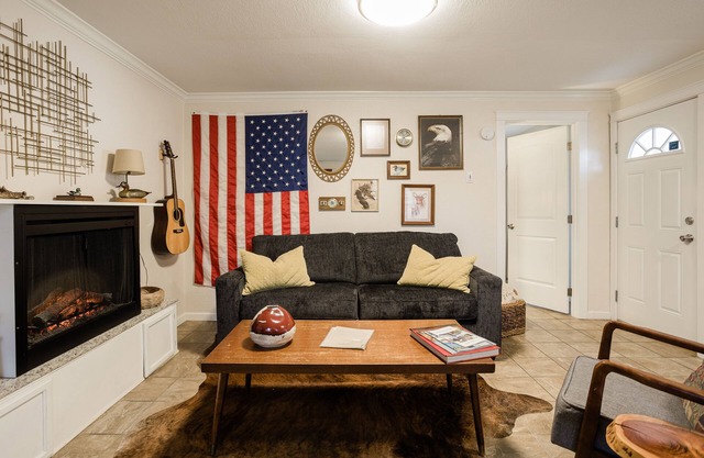 This cottage is a 1 bedroom(s), 1 bathrooms, located in Gold Hill, OR.