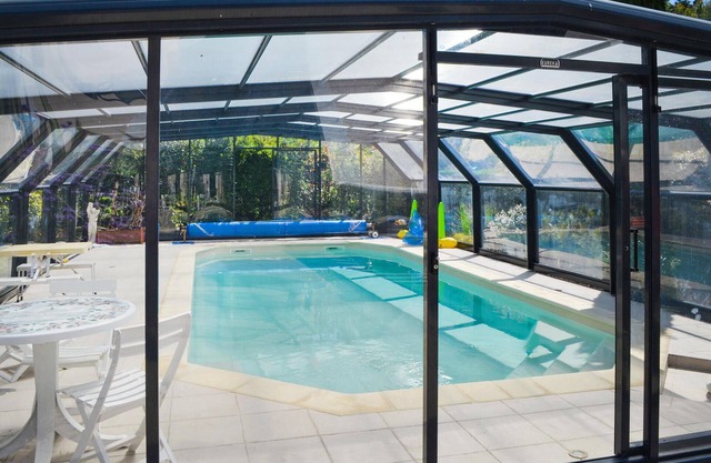 This elegant house is located in a large residential area of the town of Pacé, 10 km from Rennes.