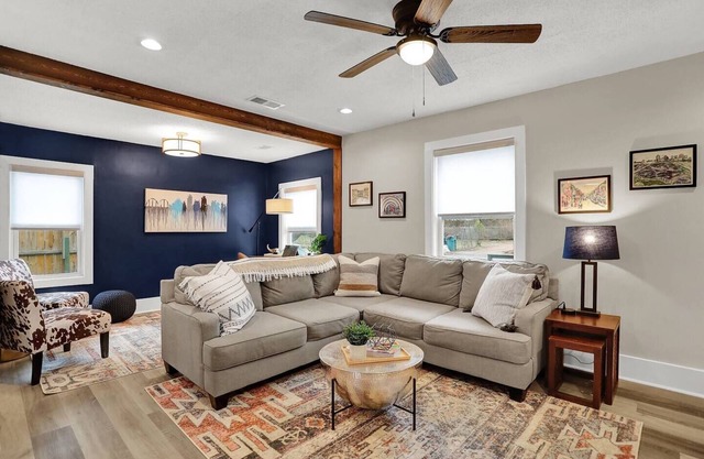 This house is a 2 bedroom(s), 1 bathrooms, located in Memphis, TN.