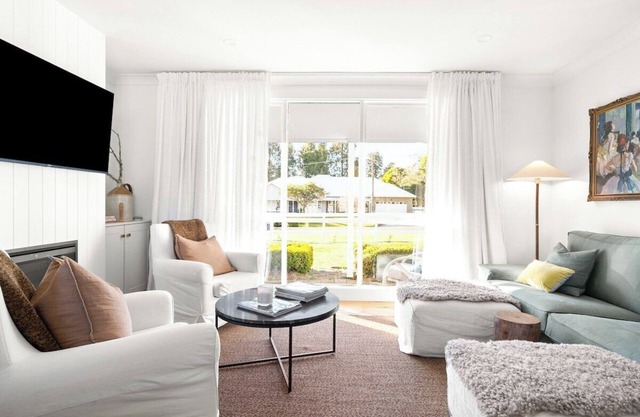 This house is a 3 bedroom(s), 1.5 bathrooms, located in Robertson, NSW.
