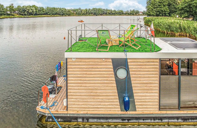 This houseboat is located in the village Z.