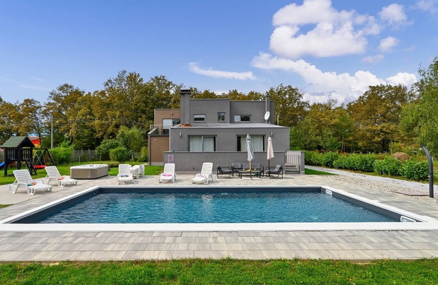 This modern vacation home is located about twenty kilometers from Zagreb in the beautiful nature, su