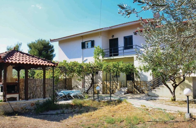 This vacation apartment is located in the quiet and rural southwest of Nafplio, near the beaches of