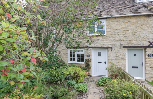 THORN COTTAGE, family friendly, character holiday cottage in Fairford