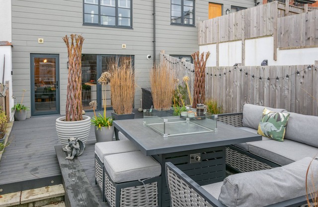 Thorncliffe Mews - Three Bedroom House, Sleeps 6