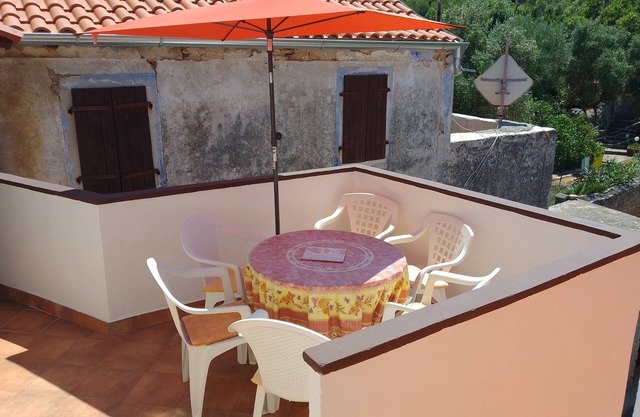 Three bedroom apartment with terrace Veli Lošinj, Lošinj (A-11495-b)