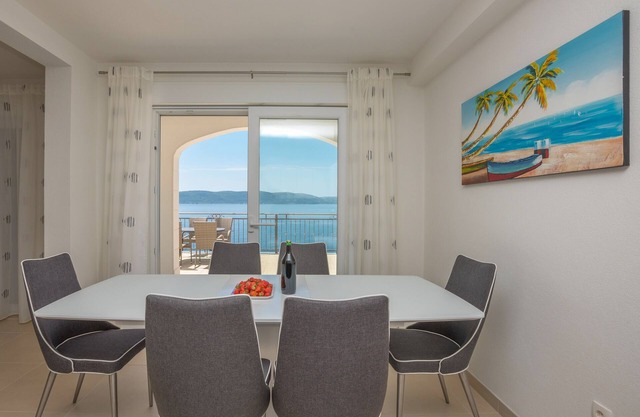 Three bedroom apartment near beach Živogošće - Mala Duba, Makarska (A-19149-c)