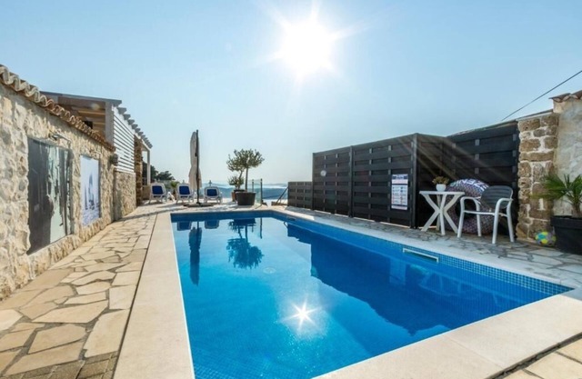 Three bedroom apartment with terrace and sea view Šibenik (A-22457-a)