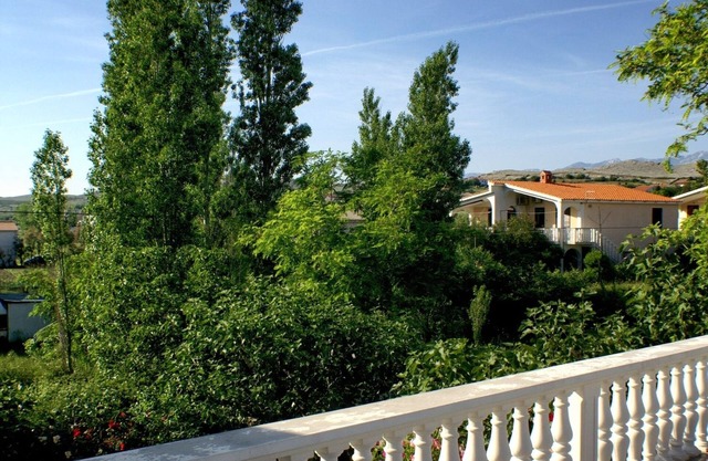 Three bedroom apartment with terrace Vlašići, Pag (A-4140-a)