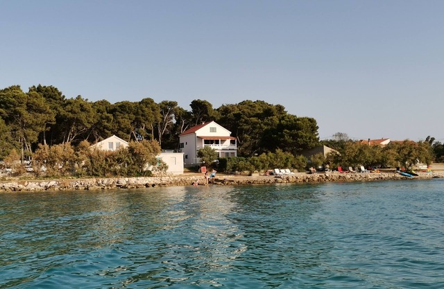 Three bedroom apartment near beach Sušica, Ugljan (A-3462-b)