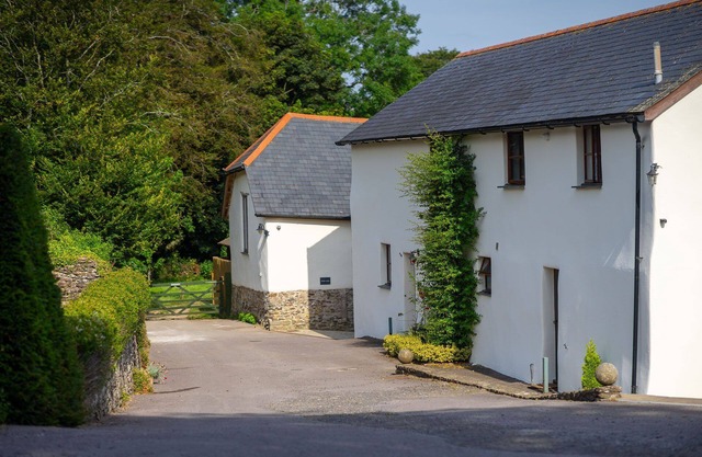 Three bedroom countryside cottage with hot tub, close to North Devon coast.