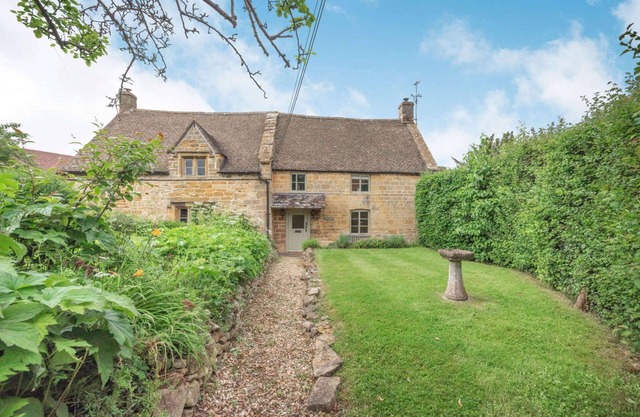 Three bedroom pet friendly holiday home in the Cotswolds - Norman Chapel