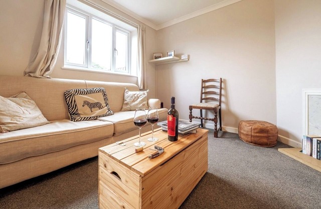 Three Bedroom Home with Garden and Parking