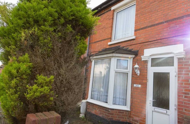Three bedroom house close to dover ferry and dover priory station