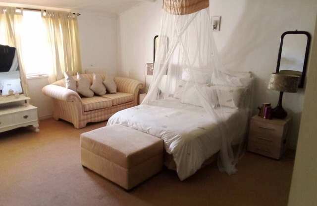 Three bedrooms in tranquil setting in Rondebosch