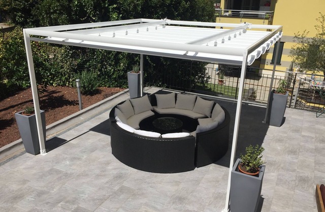 Three rooms modern, 100m from the sea and 50m from the gut, with beautiful terrace.