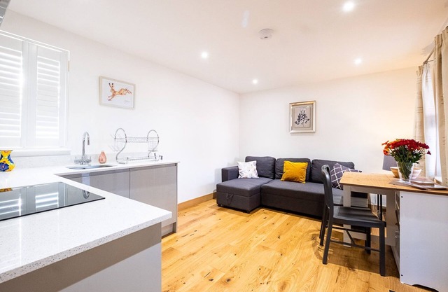 Three Tuns Apartments - Sycamore - sleeps 2 guests in 1 bedroom