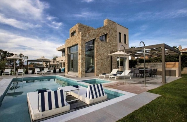 Thrilling Halkidiki Villa | Villa Éomer | 4 Bedrooms | Spacious Furnished Sun.