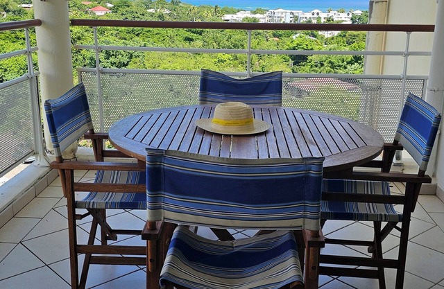 Ti-Gomyé- apartment with sea view - near beaches and village