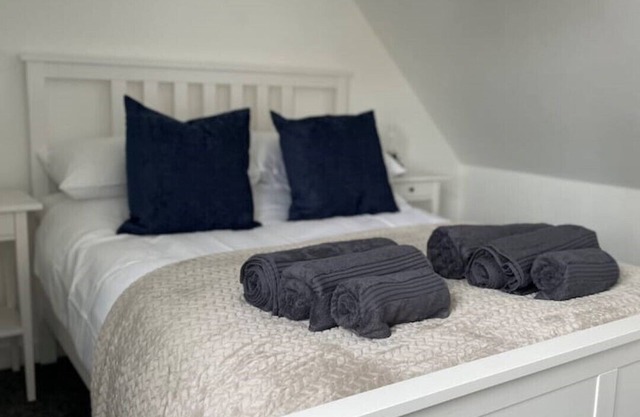 Tidal Walk Cottage by the Sea, 2 min walk to beach, sleeps 4