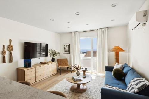 Tide House - Unit D - Modern Oceanview 1BD w Parking