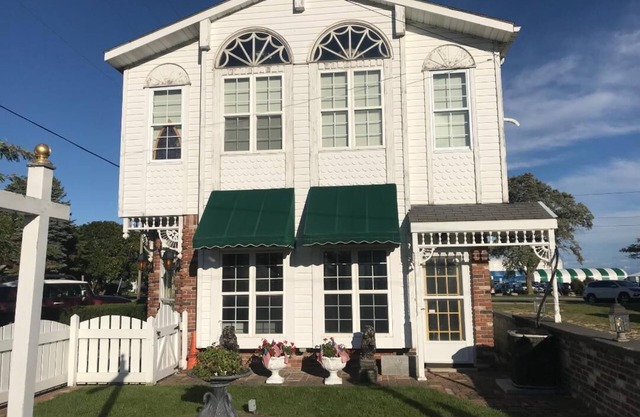 Tiffany's Premier Studio Vacation Rental Downtown Mackinaw City