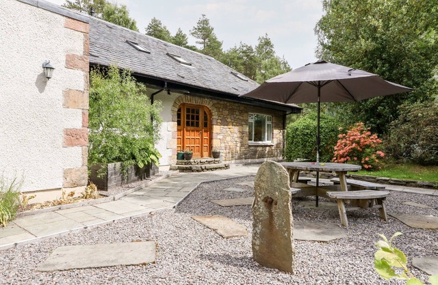 TIGH NA DROCHIT, pet friendly, with open fire in Garve