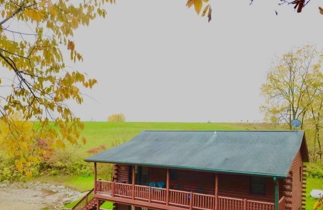 Timber Ridge hideaway with outdoor hot tub & Pool