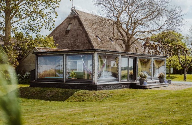 Tiny Farm House met hot tub.