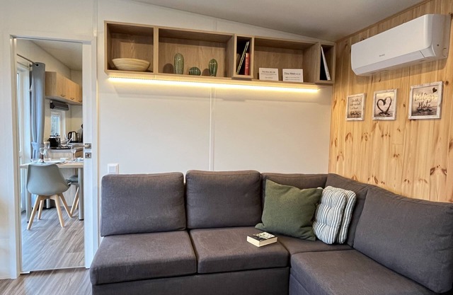 Tiny Haus mit schönem Seeblick by Interhome