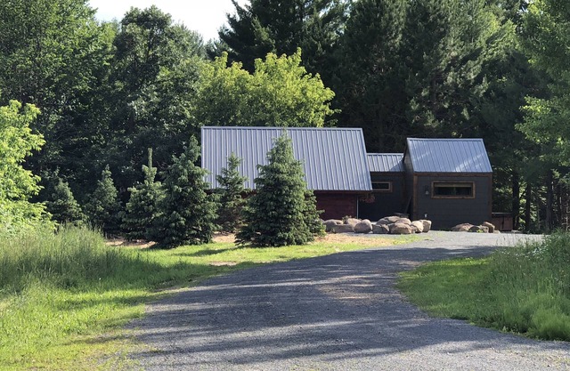 Tiny Home on Snowshoe Creek & Little Wood Lake (RV parking with power)