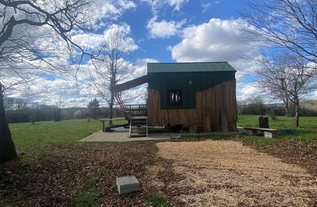 Tiny House in green PÃ©rigord