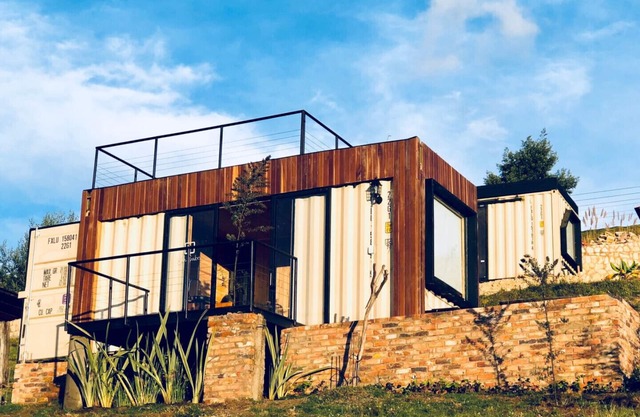 TINY HOUSE IN THE LAKE GUATAVITA, NEAR BOGOTA CITY