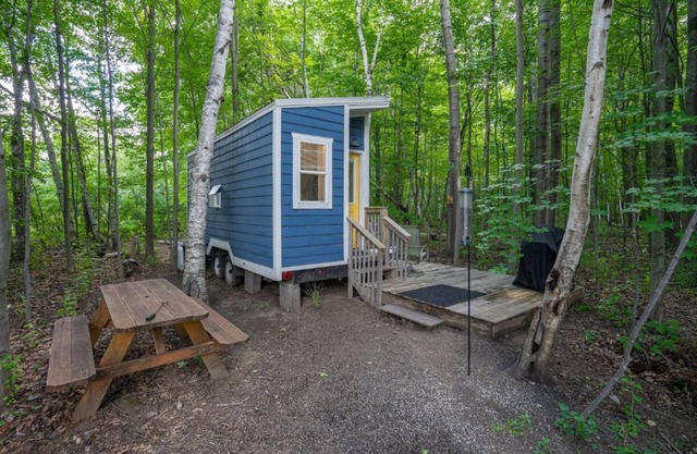❤️Tiny house THOW in woods -odorless compost toilet NEW-hot tub