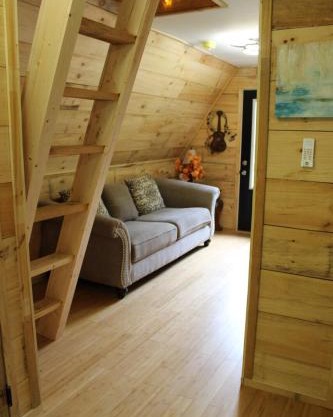 Tiny Treehouse Escape with Wi-Fi and Mountain Views