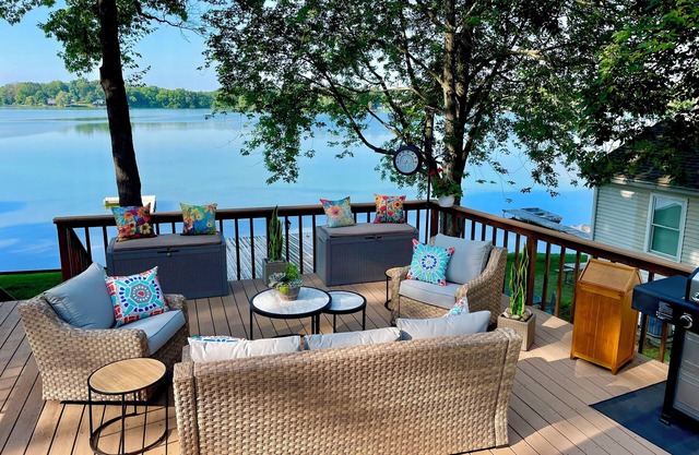 'Tis Our Cottage: Modern Lakefront clean lake quiet & relaxing Just off toll Rd